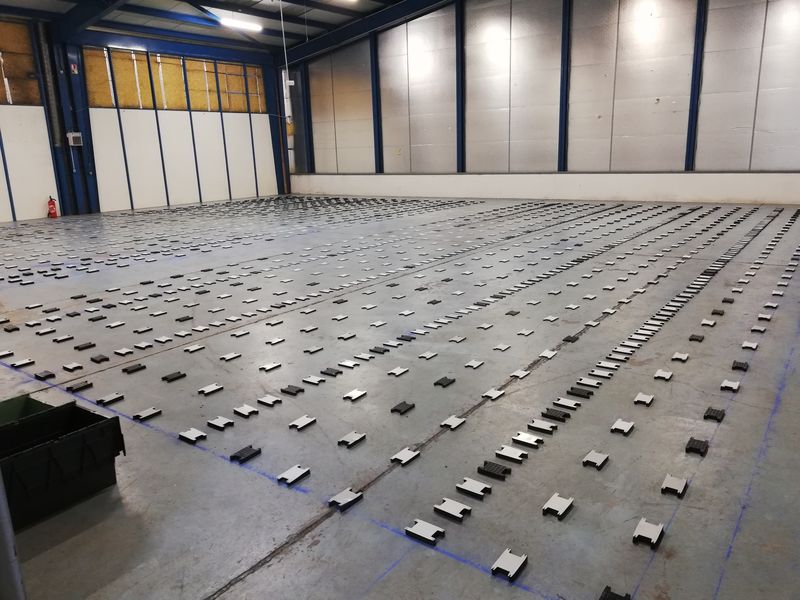 Calage du plancher technique, plots posés au sol